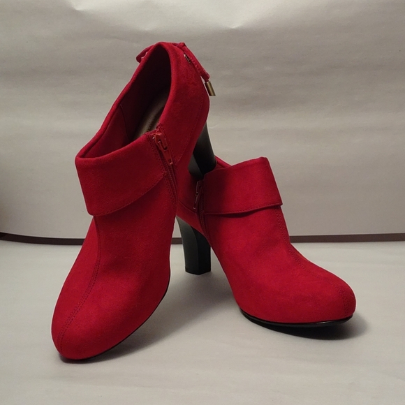 🌺COACH & FOUR Red Suede (Fabric) Slip On Booties Side Zipper Boots Size 10🌺 - Picture 3 of 15